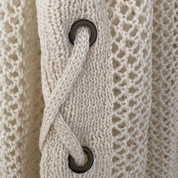 New cream top with side ties-smoke free home - Picture 3 of 4